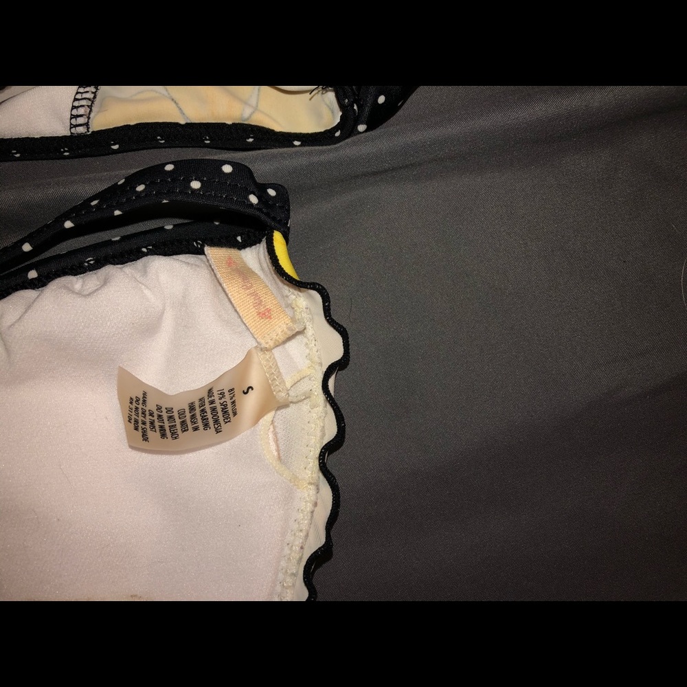 Bikini - Picture 3 of 3